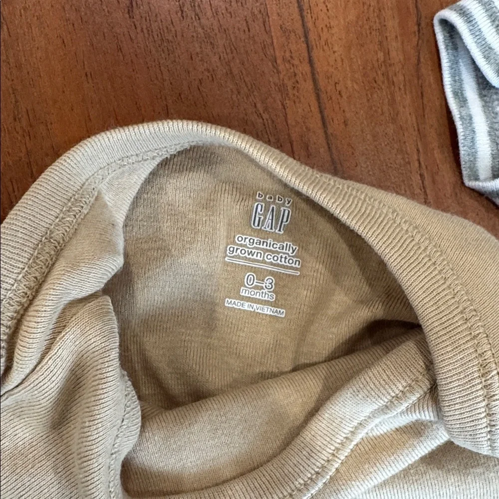 GAP Kids Bodysuits Set - Gray, Striped, Tan, and Construction Print‎